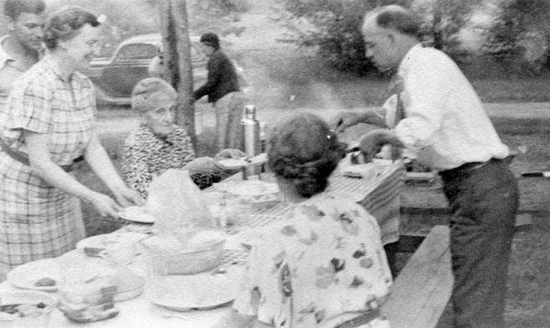 Beulah, Lizzie Jackson, Myra (at back), Wilma & Bion - 1937-23