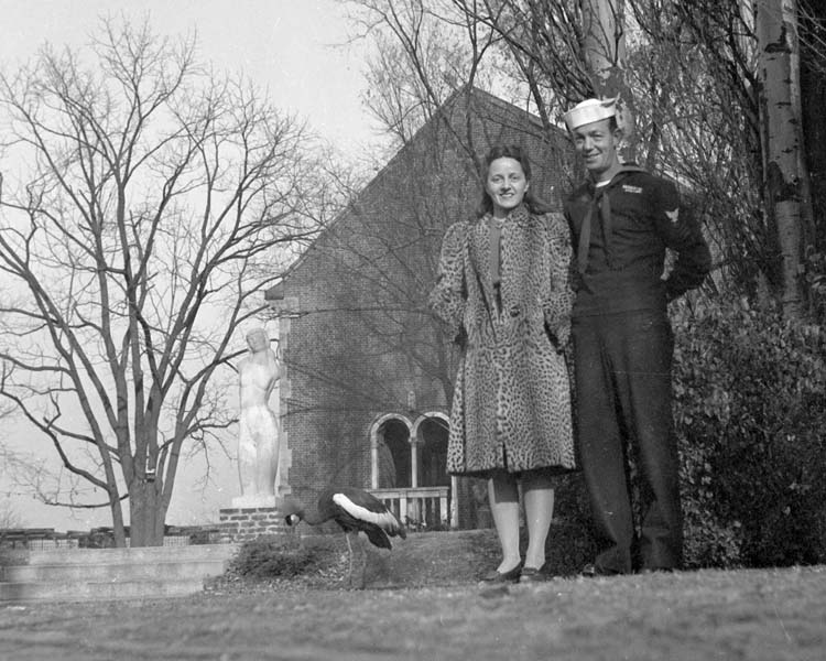 EJH & EDH - Dayton OH - Thanksgiving 1944 - 2-13