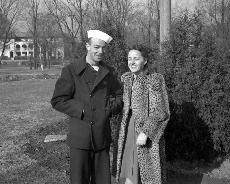 EJH & EDH - Dayton OH - Thanksgiving 1944 - 3-H07