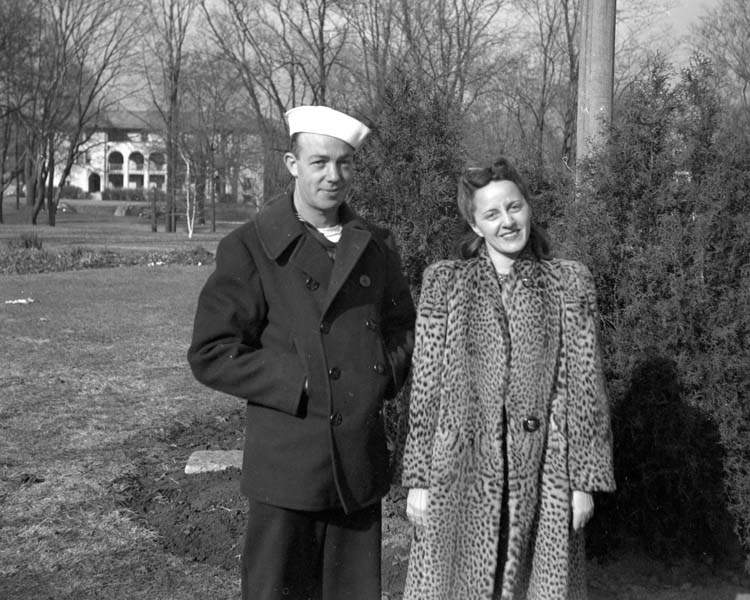 EJH & EDH - Dayton OH - Thanksgiving 1944 - 4-13