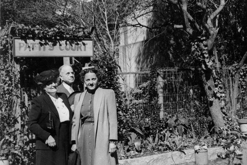 Wilma, Bion & EJH - Patti's Court - Old Quarter - New Orleans - probably 2-1945-04