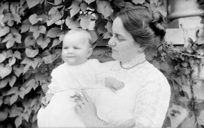 EJH & Wilma - 7 months old - 9-3-1911-29