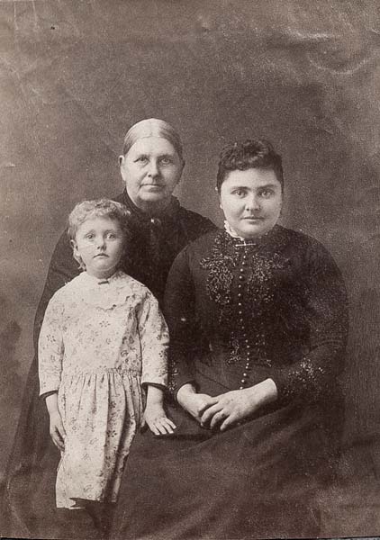 Mrs Baker, Mary & Jennie - undated-30