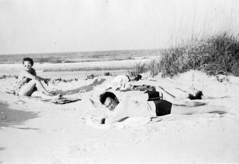 BBS & Russell - on an unknown beach - ca 1940-15