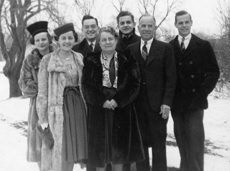 BBS, EJH, Russell, Wilma, RCB, Bion & JWB - Christmas 1938-10