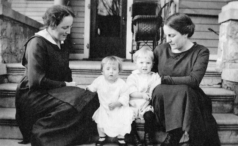 Blanche (Deuel) Bates, Frances Bates, JWB & Wilma - ca 1918-17